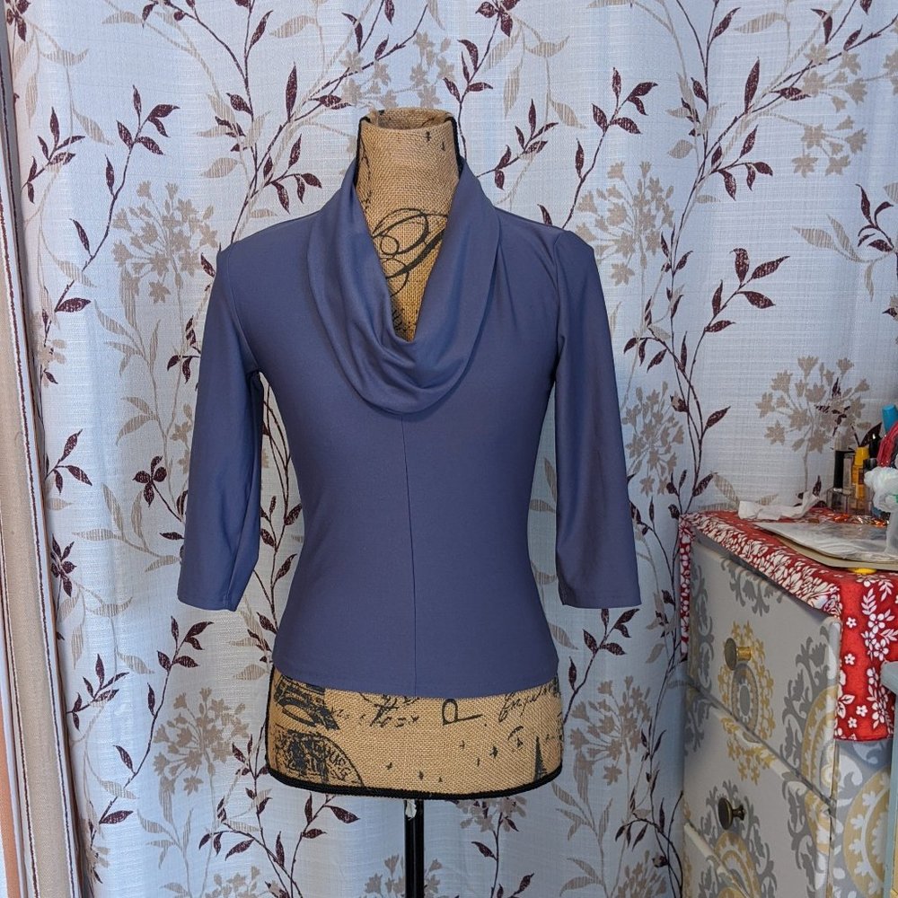 Express, 3/4 sleeve shirt. Size: XS